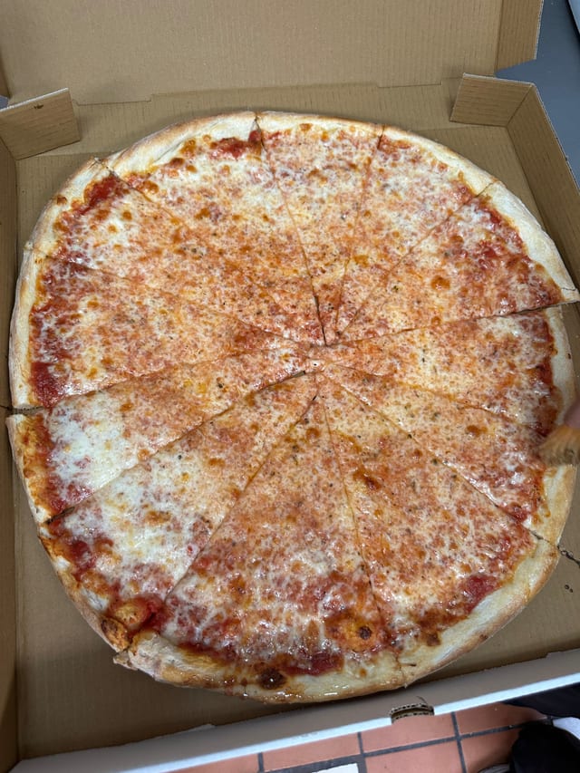 Alfredo Pizza.